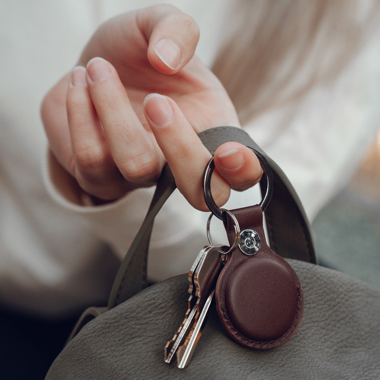 Refurbished Leather Edition - AirTag Key Chain